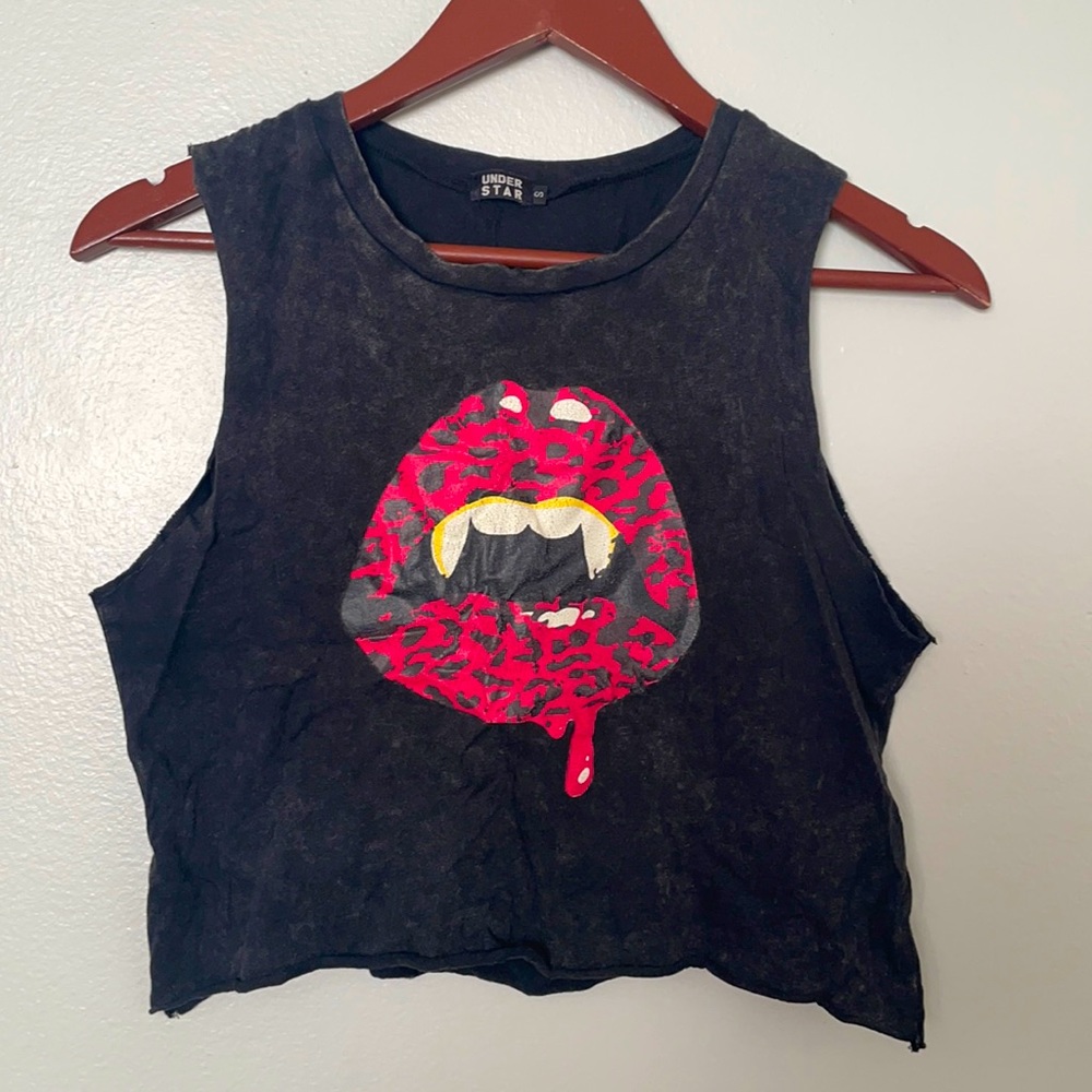 Grunge crop muscle tee